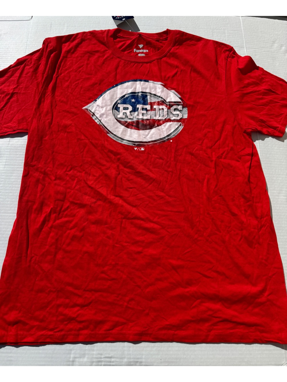 Reds Men’s XL Fanatics red T-shirt. NWOT